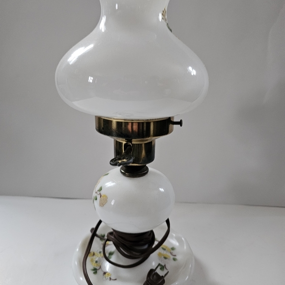 Vintage Table Lamp Hand Painted Hurricane Gone with the Wind Milk Glass - Picture 13 of 15